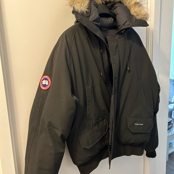 SOLD -Men’s XL Canada Goose Jacket - Picture 3 of 5